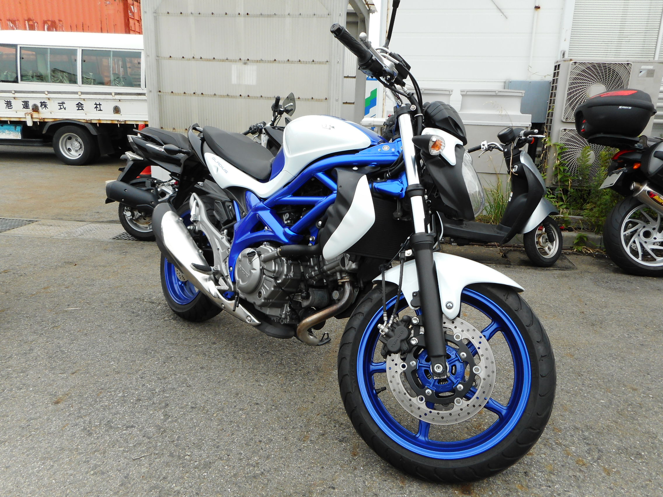 SUZUKI GLADIUS 400 ABS