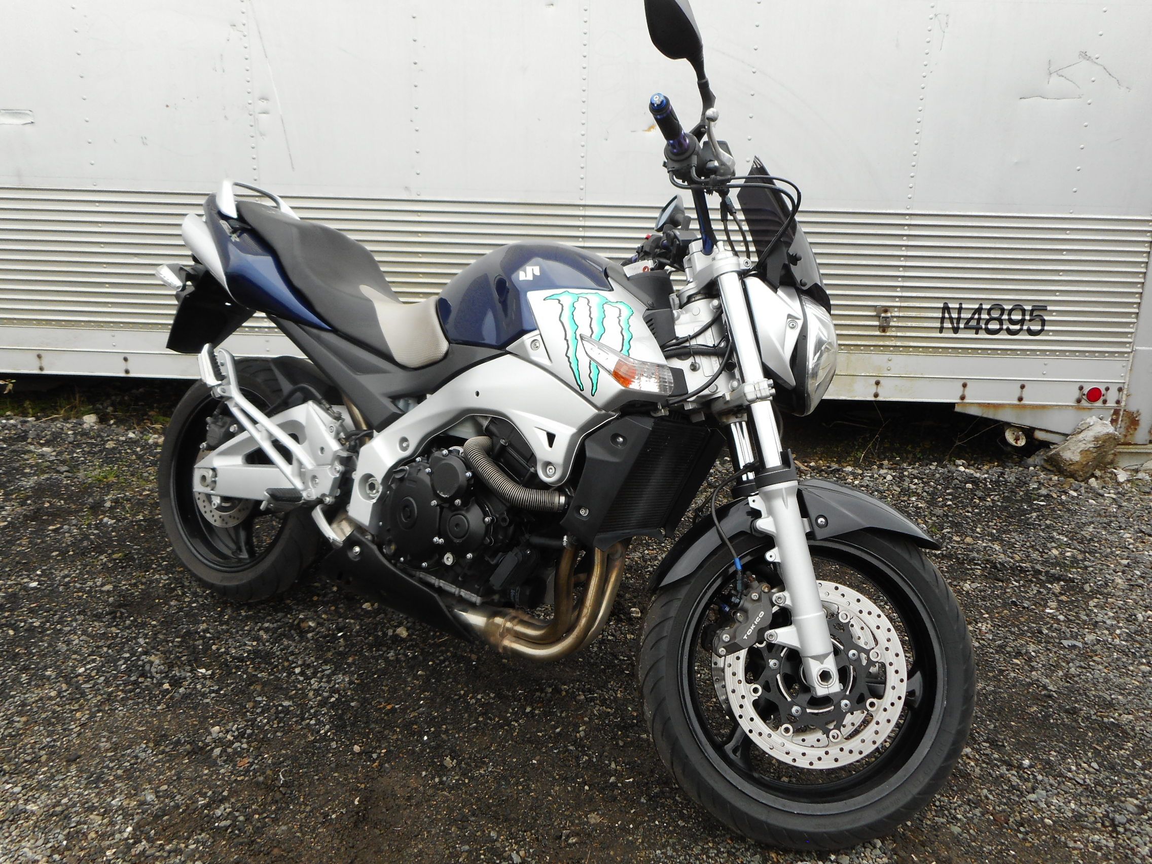 SUZUKI GSR400