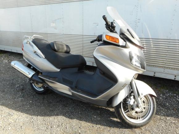 SUZUKI SKYWAVE 650
