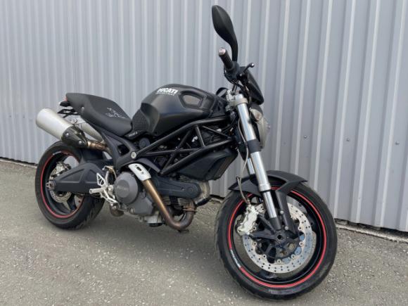 DUCATI MONSTER 696