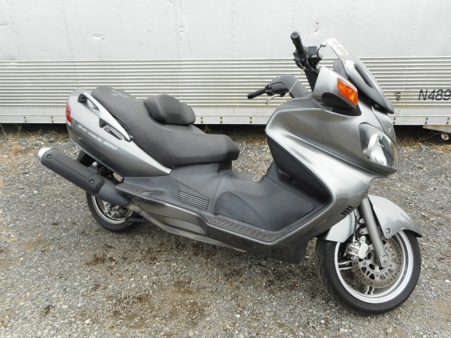 SUZUKI SKYWAVE 650