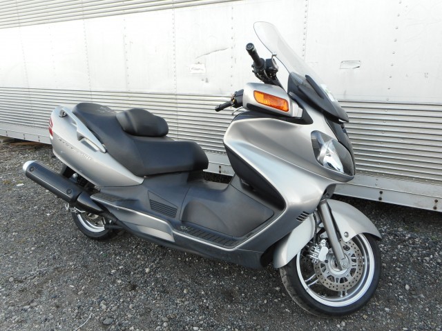 SUZUKI SKYWAVE 650