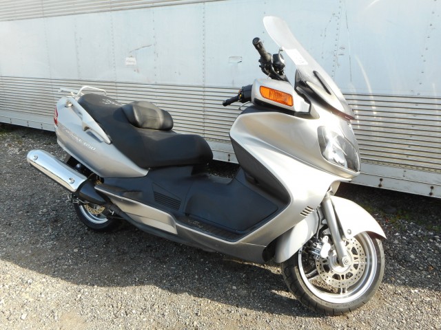 SUZUKI SKYWAVE 650