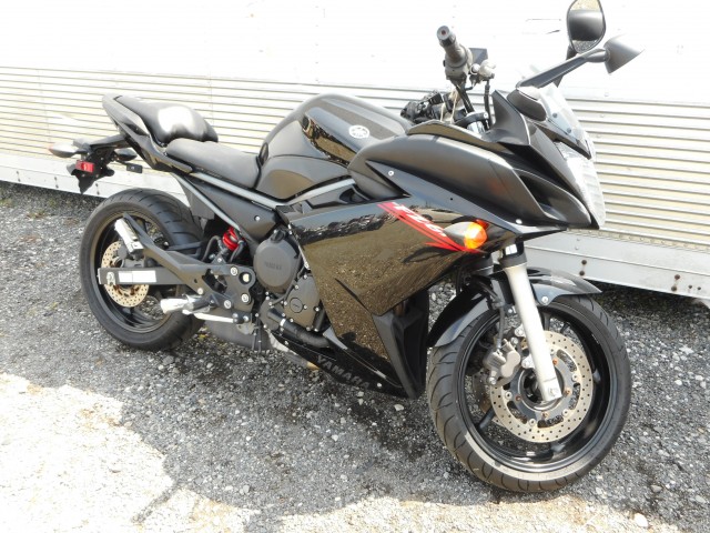YAMAHA FZ6-R