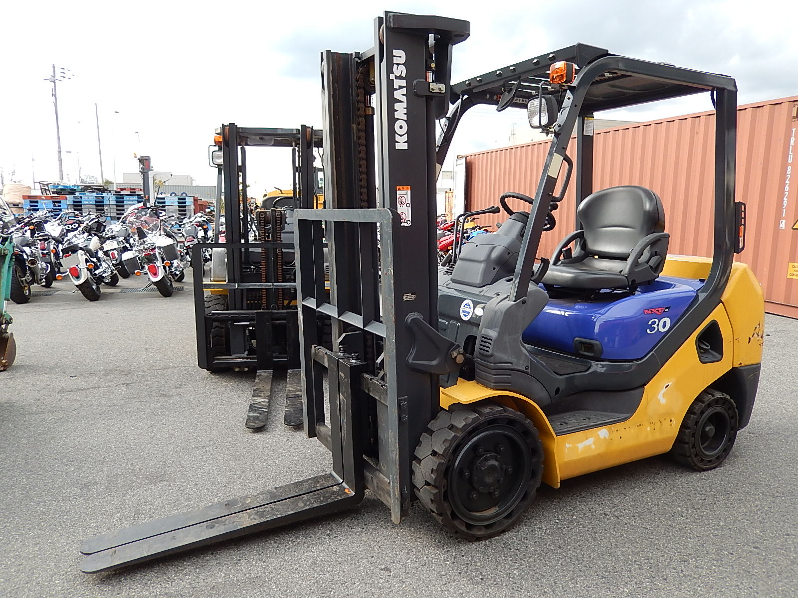 KOMATSU FG30NT-16