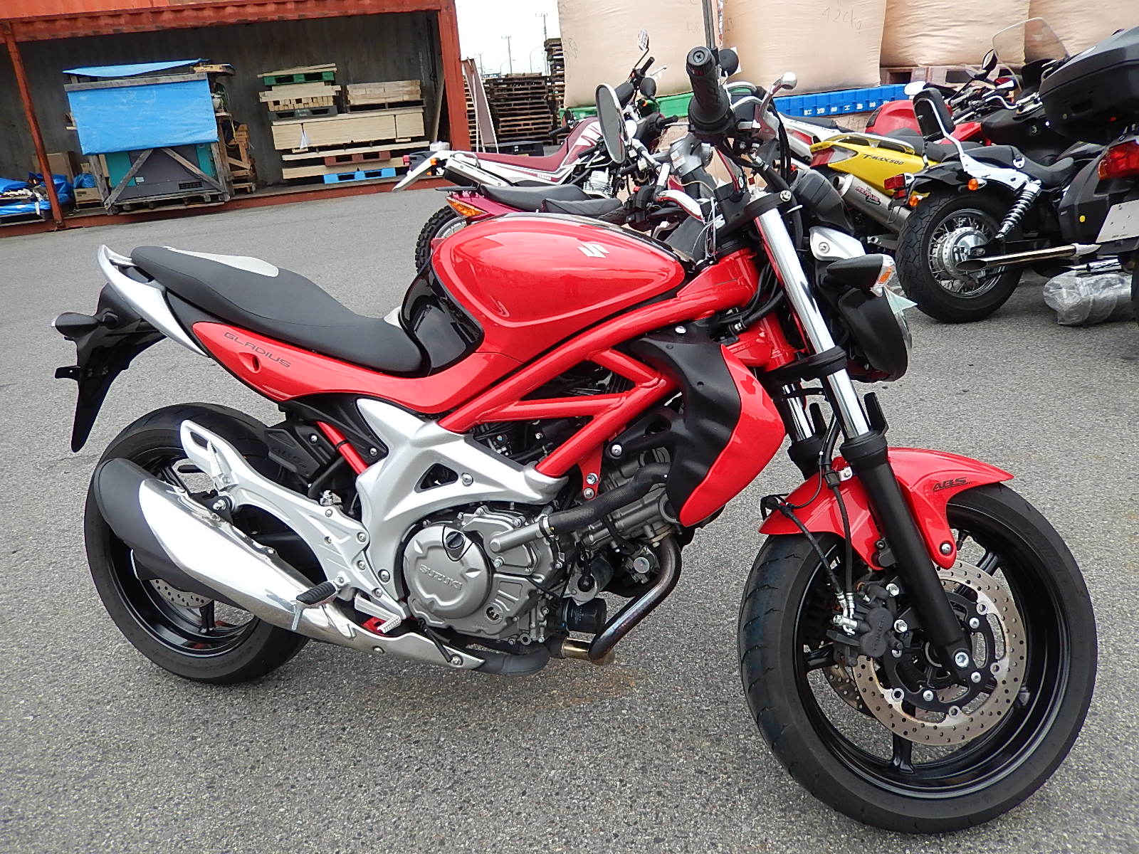 SUZUKI GLADIUS 400 ABS