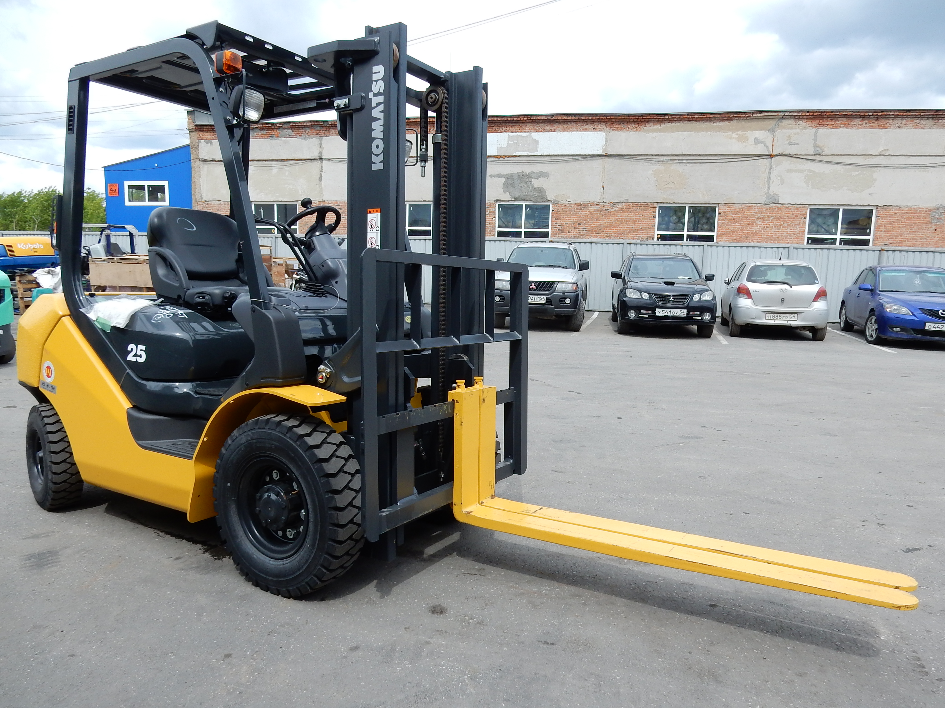 KOMATSU FD25T-17 (НОВЫЙ)