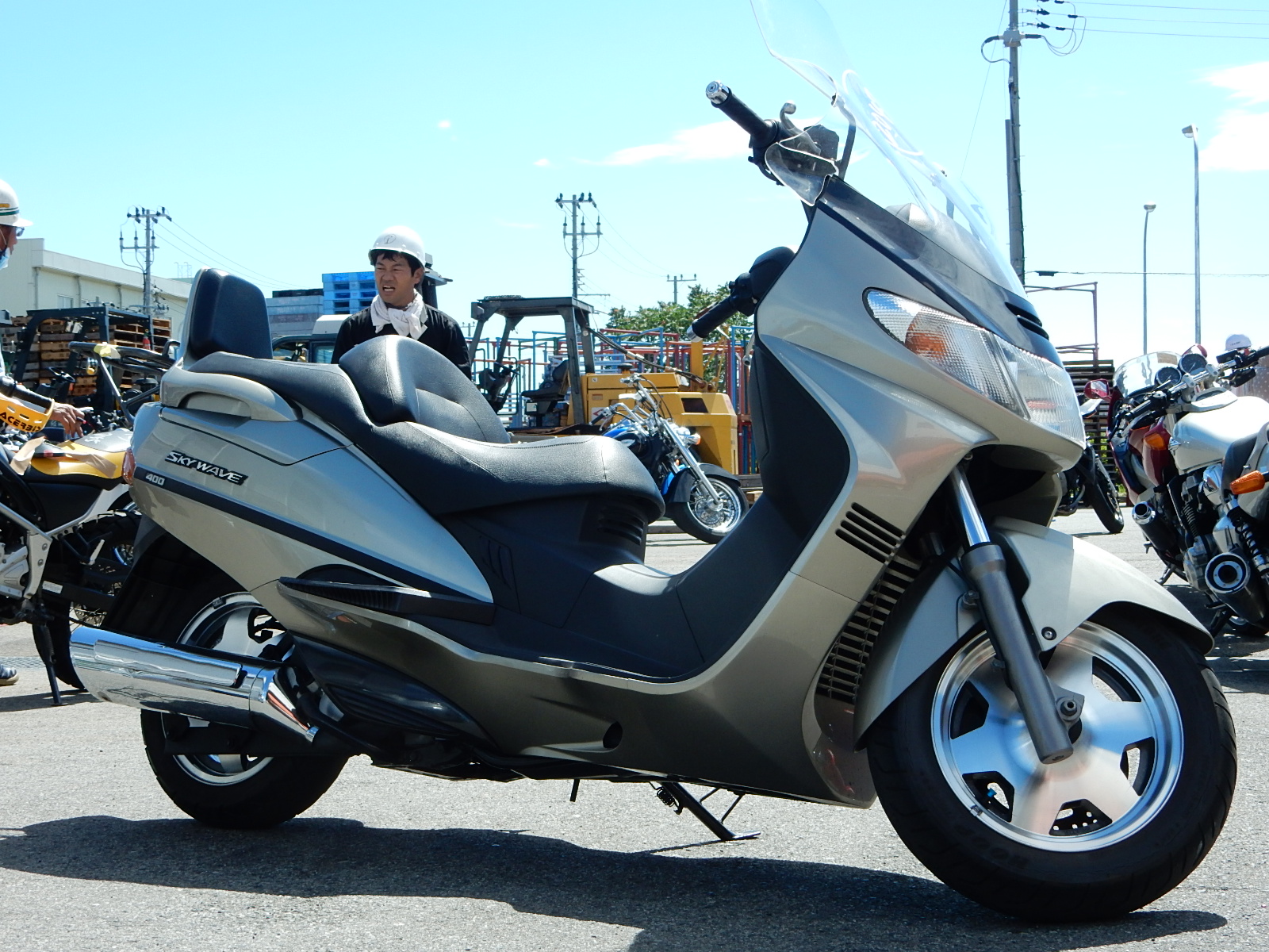 Продажа SUZUKI SKYWAVE 400 (СУЗУКИ СКУТЕР) по низким ценам в Екатеринбурге  - Техника Японии