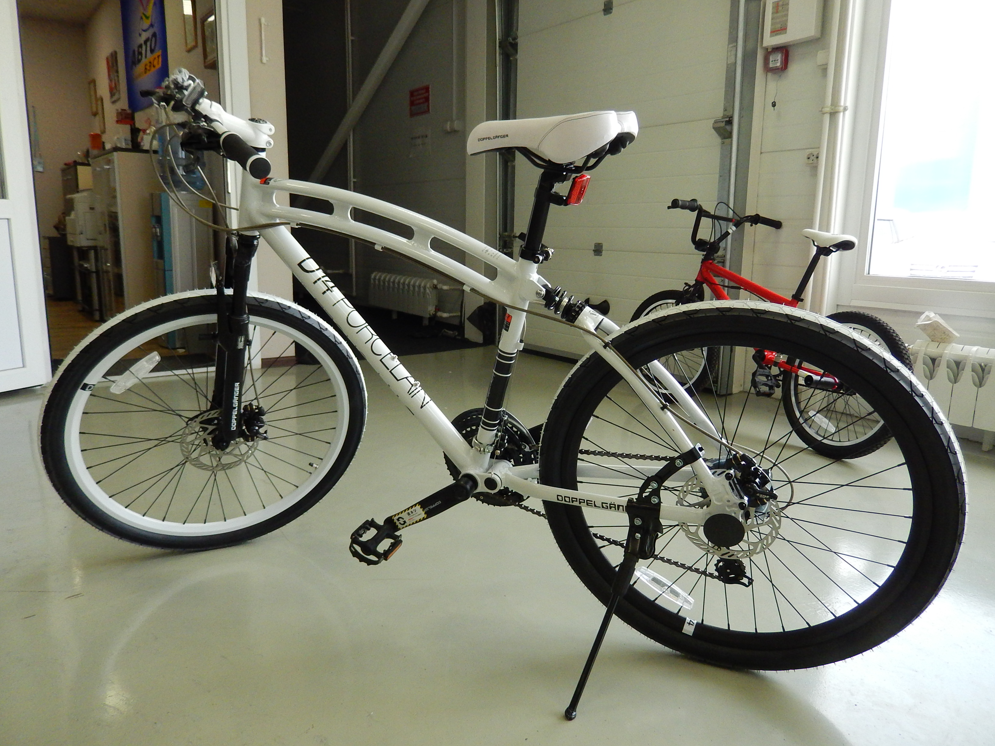 D14 PORCELAIN DOPPELGNGER /自転車